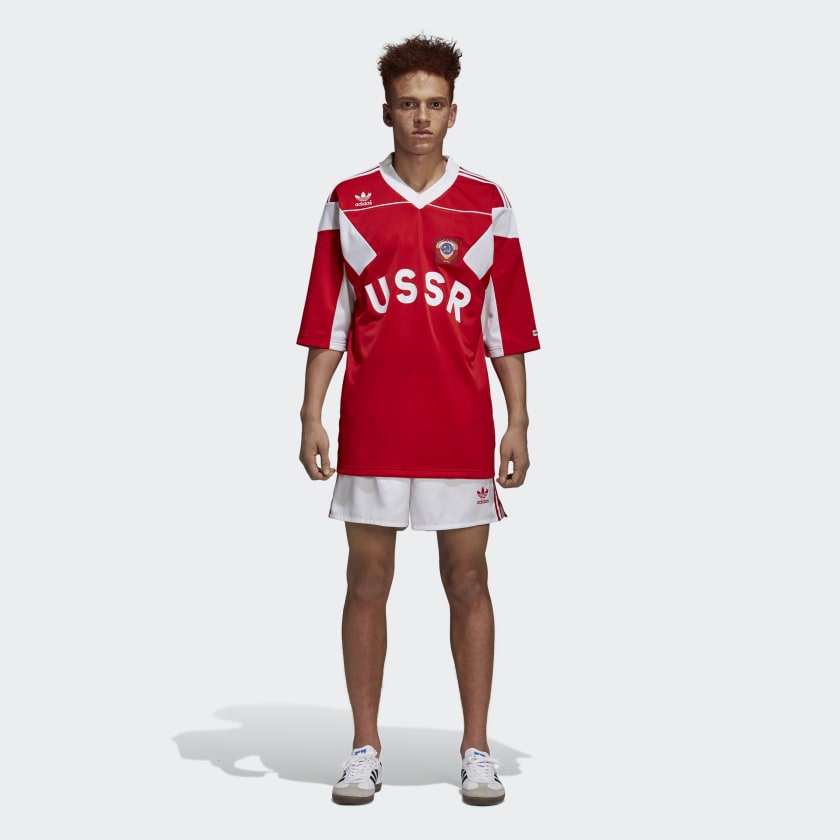 Герб СССР на футболках Adidas