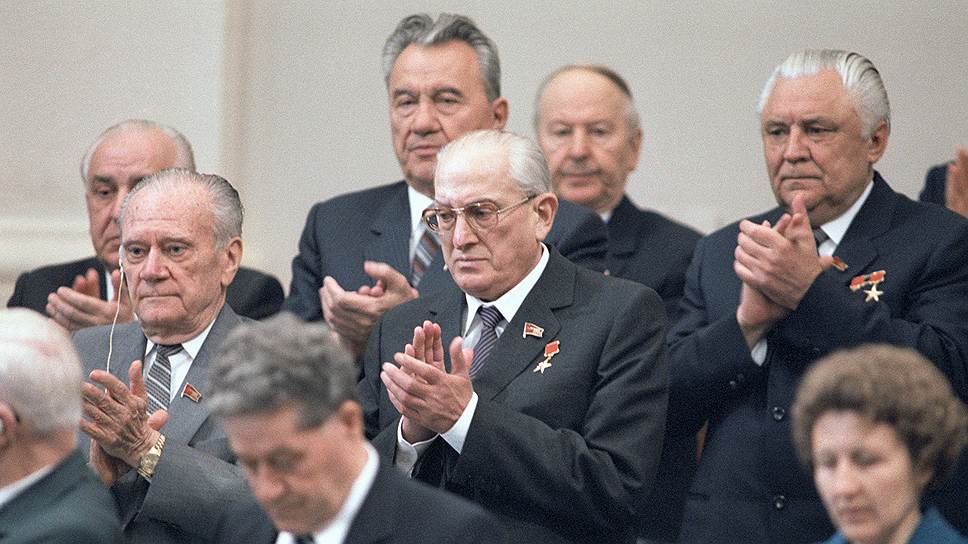 Председатель СМ СССР Тихнов и Генсек Андропов. Фото - В. Мусаэльян и Э. Песов.