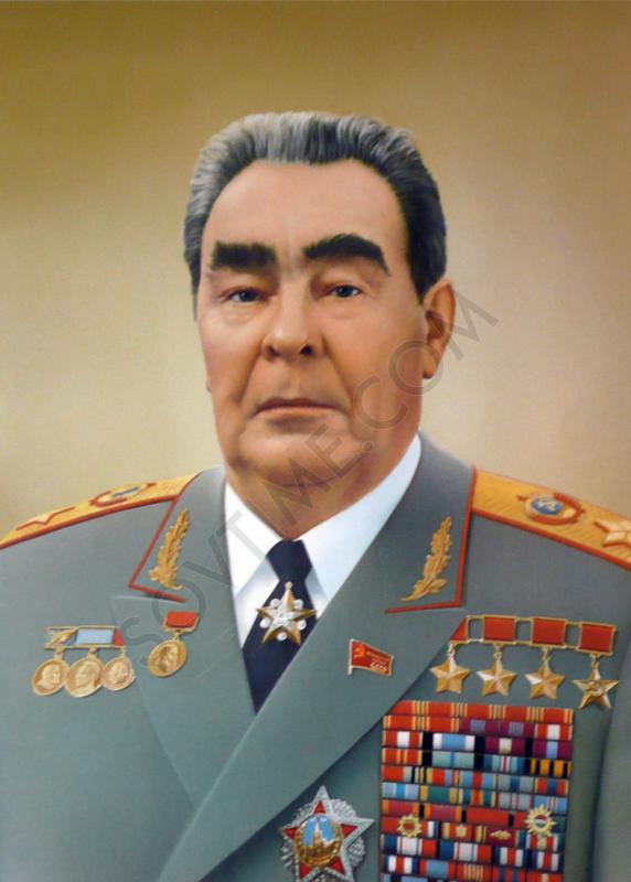 Трижды герой Советского Союза маршал Брежнев в орденах.