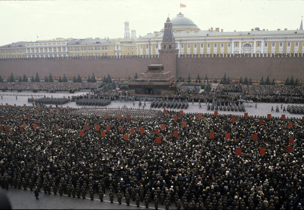 Похороны Л. И. Брежнева. Траурная демонстрация на Красной площади. 1982 г.